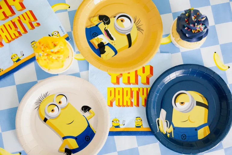 Minions paptallerkener - 6 stk. 18 cm.