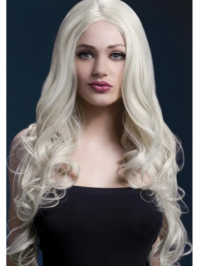 Rhianne Paryk Blond, Luksus